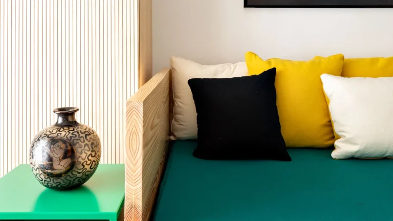 Best Throw and Decorative Pillows to Elevate Your Bedroom Style